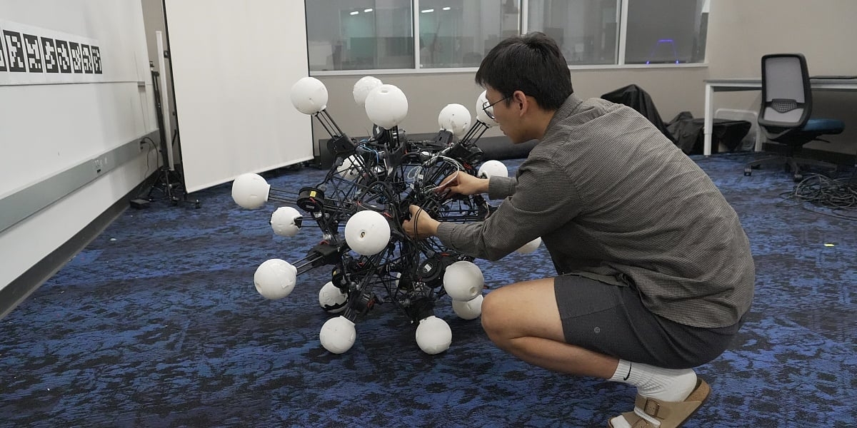 Robot Argus ima 20 nogu i kamere: Može se kretati i vidjeti u svakom smjeru