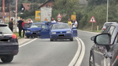 U jučerašnjoj saobraćajnoj nesreći na M-17 više povrijeđenih prebačeno u KB Zenica