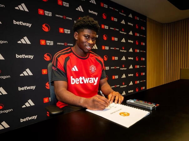 Carlos Baleba potpisao za Manchester United