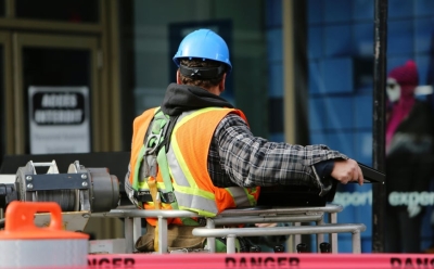 Kako se industrija prilagođava: Izazovi za žene u kontekstu radne odjeće