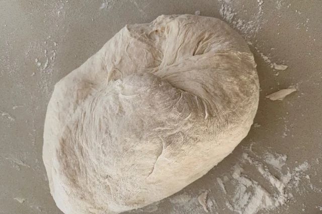 Pekari uvijek dodaju 1 sastojak u brašno: Tijesto raste kao ludo, a pecivo ostaje mekano 5 dana