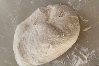 Pekari uvijek dodaju 1 sastojak u brašno: Tijesto raste kao ludo, a pecivo ostaje mekano 5 dana