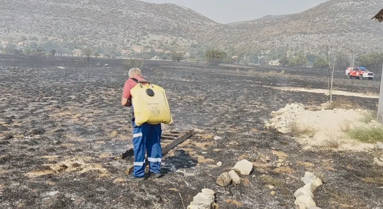 Ponovo aktivan požar u selu Tuli, zaprijetio kućama