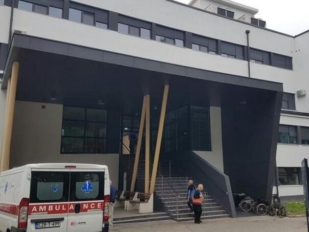 Djeca stradala u nesreći kod Cazina i dalje u teškom stanju