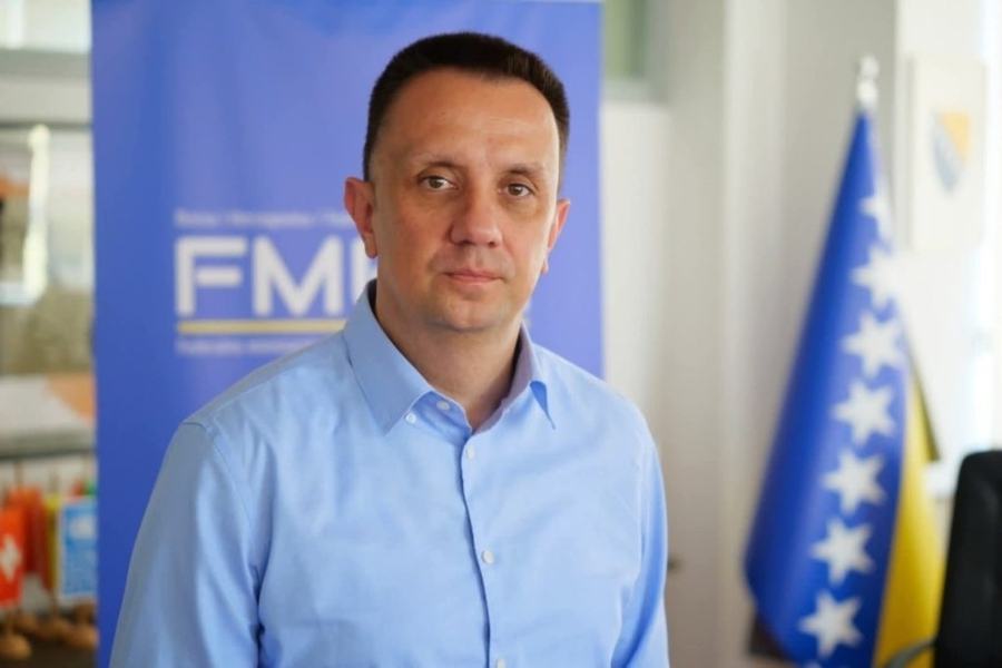 MOGUĆ SUKOB INTERESA SDP-ovog KADRA: TI BiH prijavio firmu Lakićeve supruge zbog poslova sa javnim preduzećima