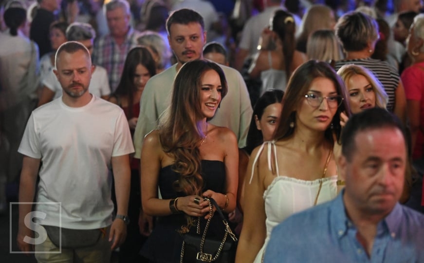 Sarajevo večeras živi punim plućima: Gužve u centru i posebna atmosfera u posljednjoj noći SFF-a