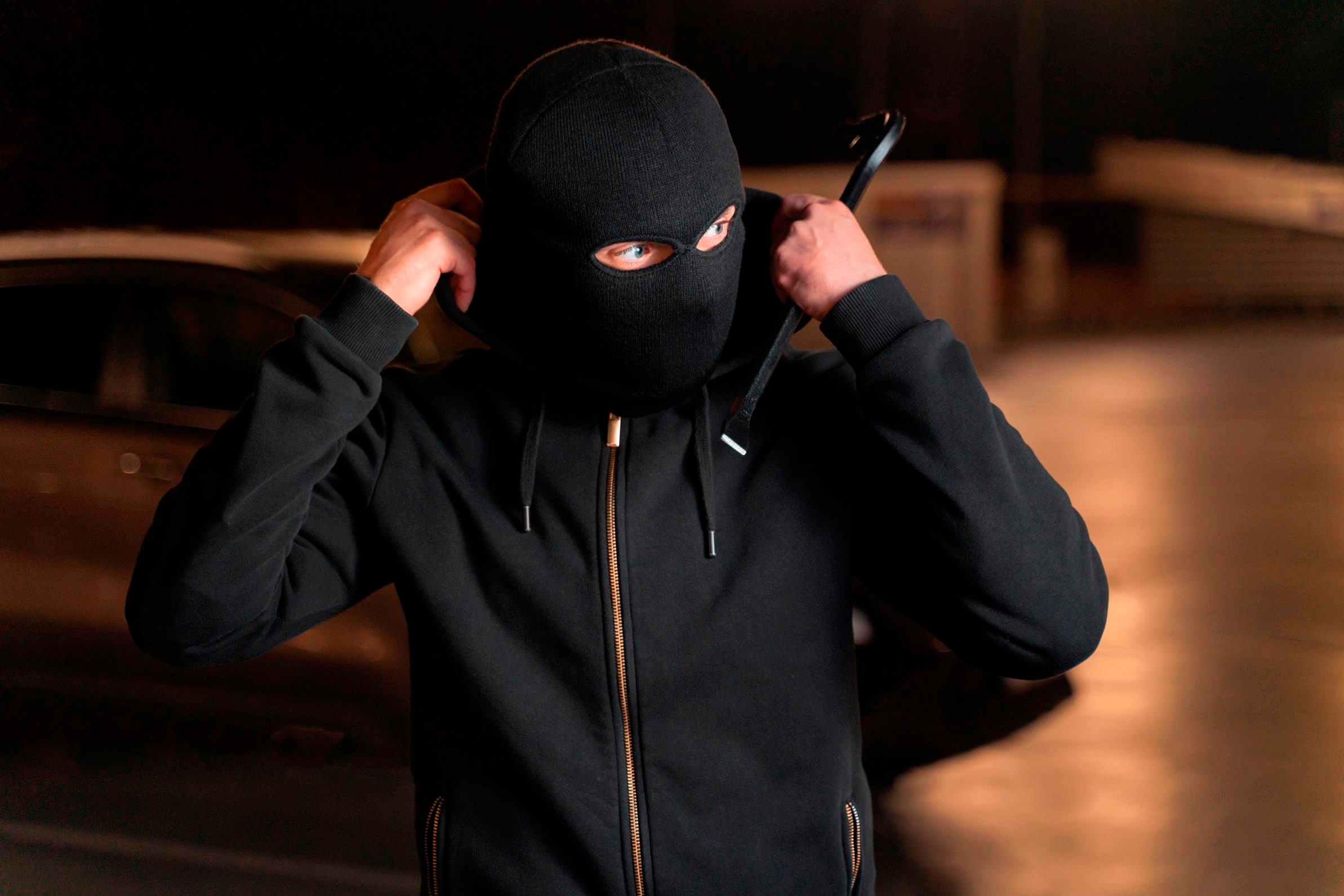 Filmska pljačka: Lopovi "upali" u market u Budvi i odnijeli 320.000 evra