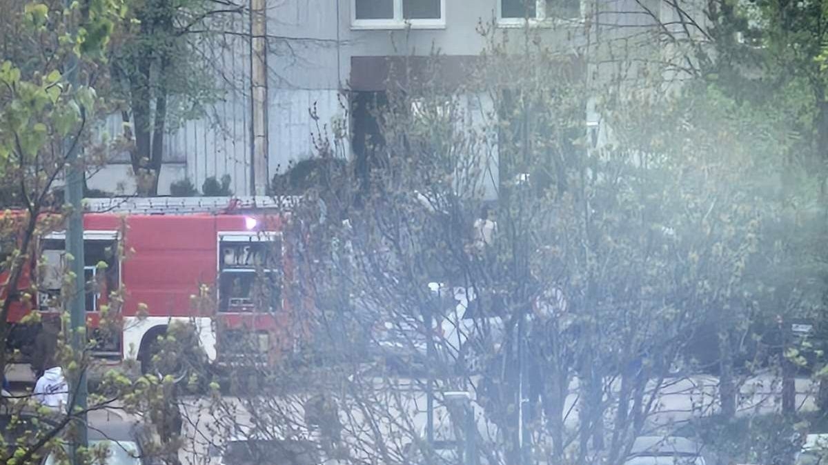 Video / Gusti dim iznad Alipašinog Polja: Zapalio se smetljarnik u neboderu