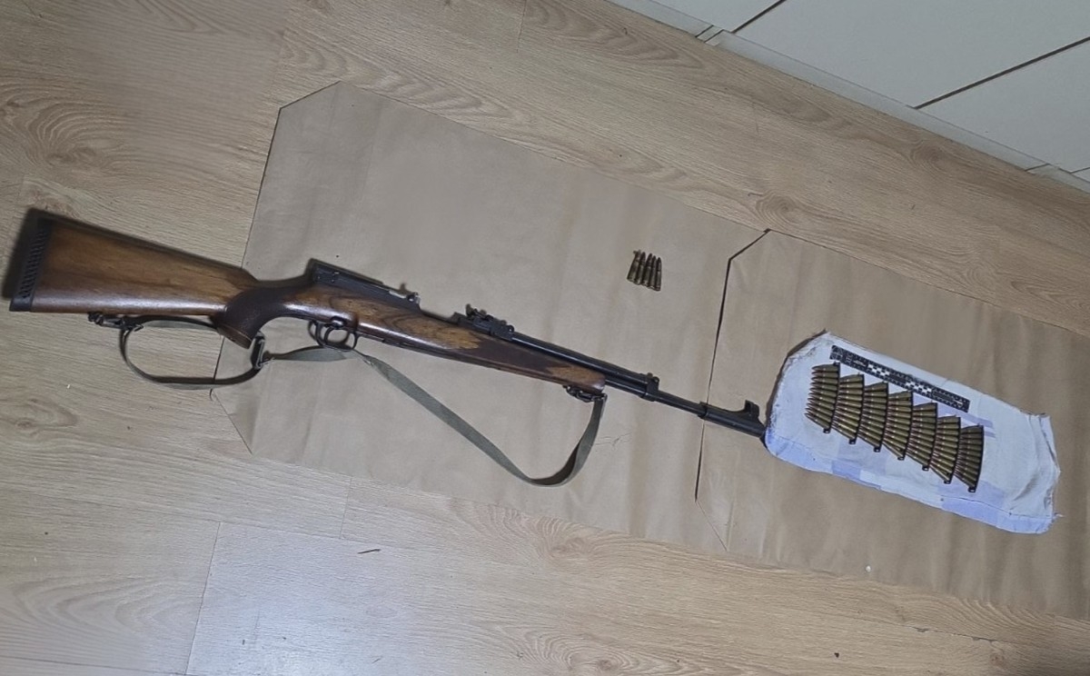 Slučaj u BiH: U vozilu s maloljetnikom bježao policiji i bacao oružje kroz prozor