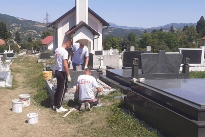 NAKON VANDALIZMA STIGLA LIJEPA PRIČA: Kamenorezac iz Viteza besplatno obnovio oštećene spomenike
