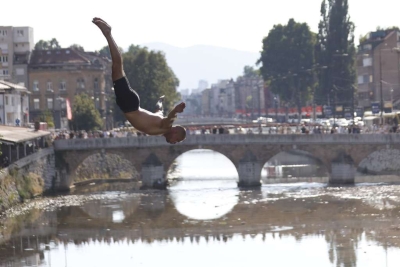 U Sarajevu održani skokovi u vodu Bentbaša Cliff Diving 2026.