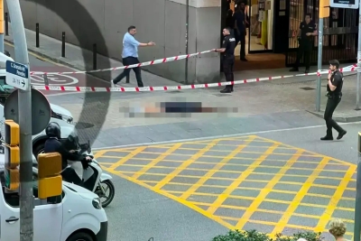 ORUŽJE OSTAVIO NA KLUPI Policija u Barseloni traga za napadačem, prišao muškarcu s leđa, ISPALIO METAK i pobjegao