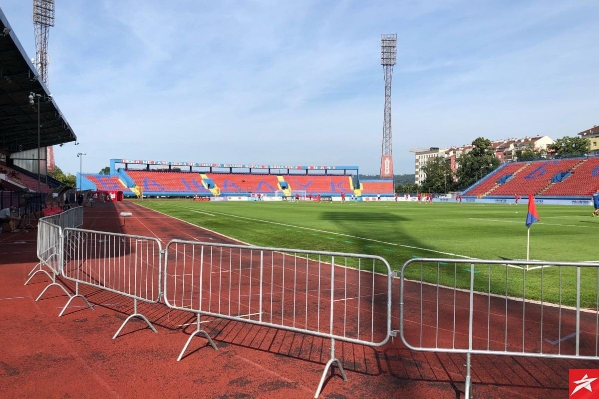 Prekinuta utakmica u Banjaluci - Navijači Borca veličali zločinca Ratka Mladića! · Udarna vijest