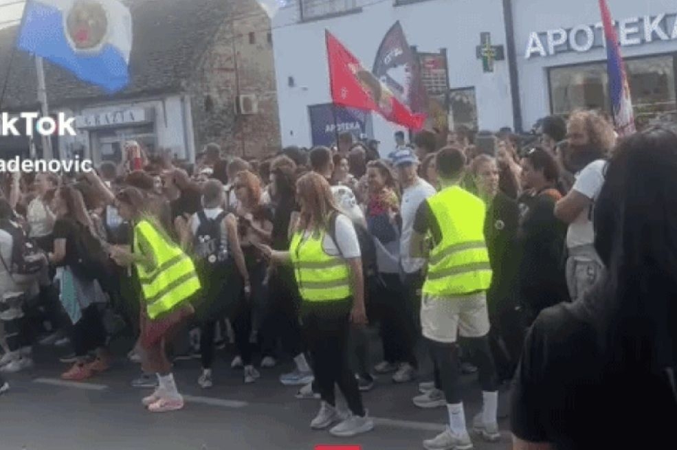 Studenti u Srbiji zapjevali splitski hit, iz Hrvatske im stižu poruke