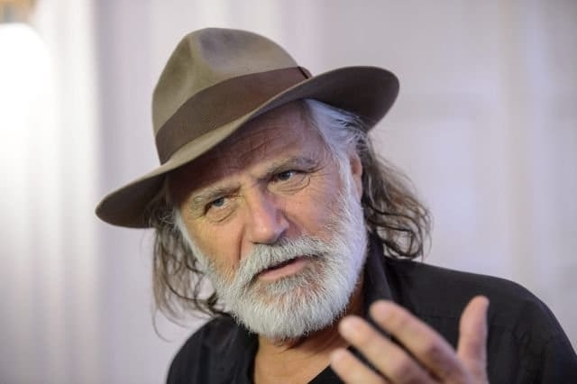 Rade Šerbedžija iz New Yorka podržao studente: „Ako još nisi, izađi i glasaj. Studenti pobjeđuju!“