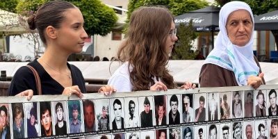 Mladi iz Tuzle stali uz majke Srebrenice, poručili da je anticivilizacijski Mladića i ostale zločince nazivati herojima