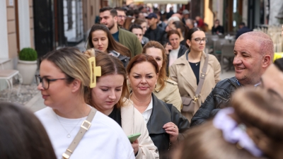 Velike gužve u Sarajevu zbog drugog koncerta Dine Merlina, fanovi pohrlili po ulaznice