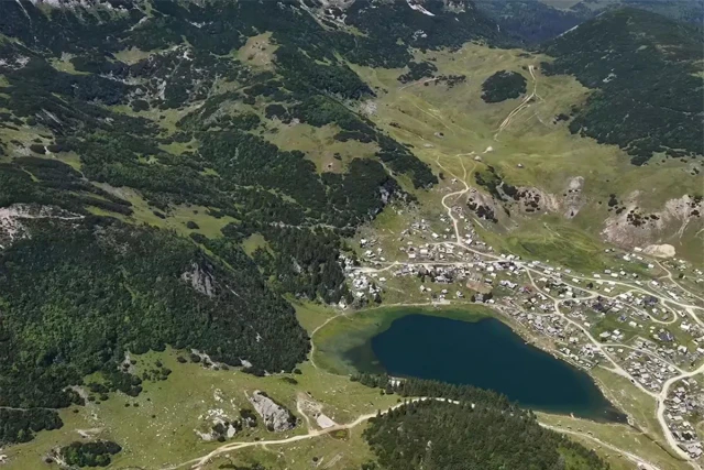 VIDEO Jezero u BiH sve popularnije među kamperima: Noćenje uz obalu, domaća hrana i bijeg od vrućina