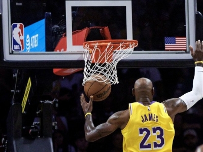 Lebron predvodio Lejkerse do pobjede u Hjustonu, Oklahoma naredni rival (VIDEO)