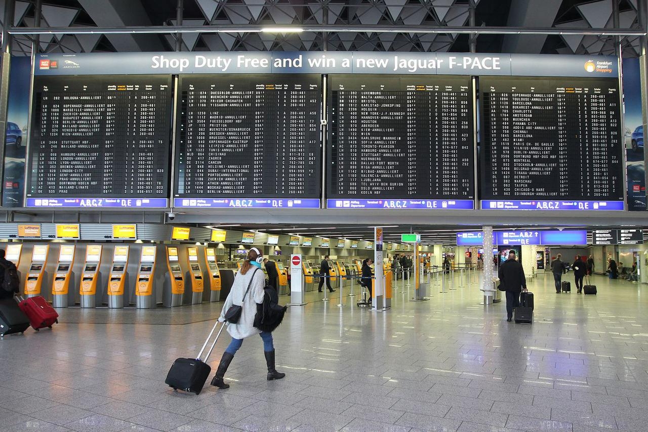 Planirate li putovati preko Frankfurta? Čekaju vas velike promjene, nema više klasičnih šaltera