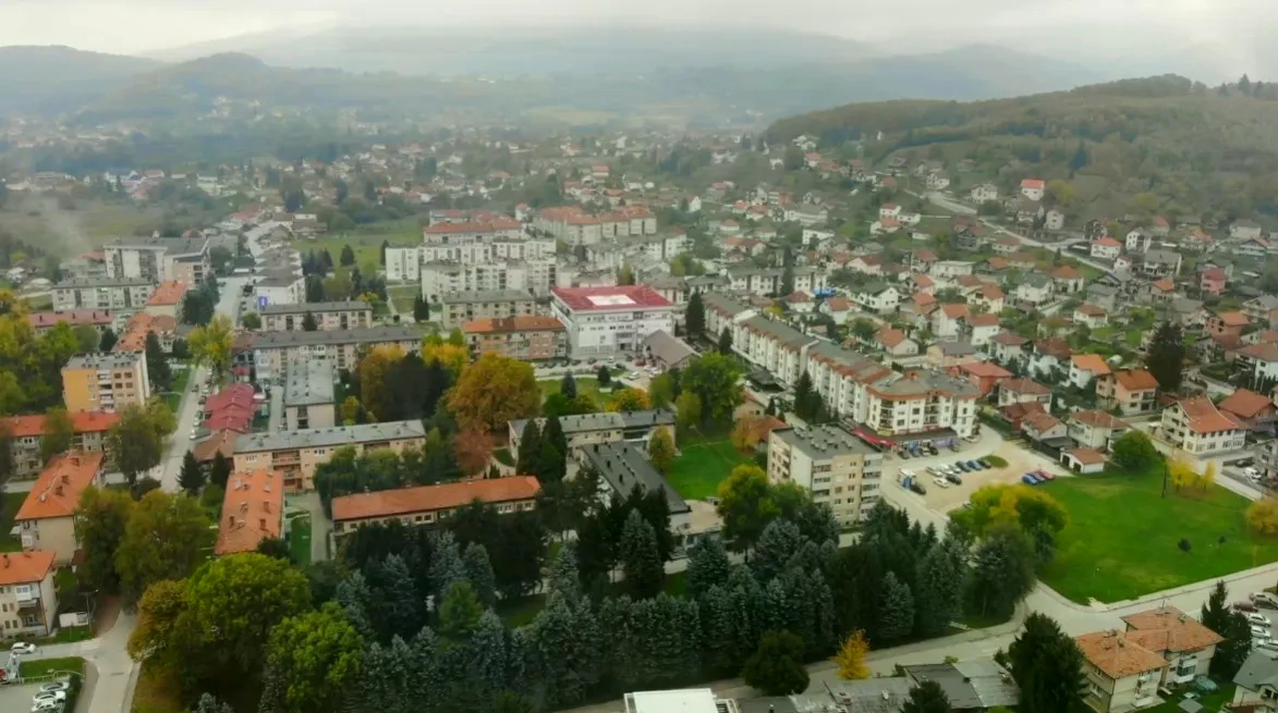 Općina Vitez odbacuje optužbe o segregaciji, poslala novo pojašnjenje: Gradski trg nije moguće parcijalno odobravati