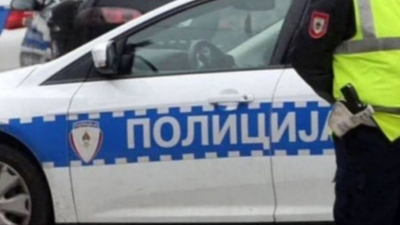 Maloljetnik uhapšen zbog divljanja: Vrijeđao policajce, lomio vrata i povrijedio službenika