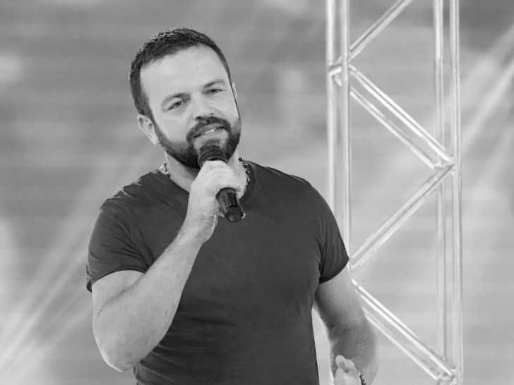 Bio omiljen među kolegama: Sahranjen pjevač i klavijaturista Saša Katančić