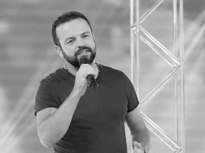 Bio omiljen među kolegama: Sahranjen pjevač i klavijaturista Saša Katančić