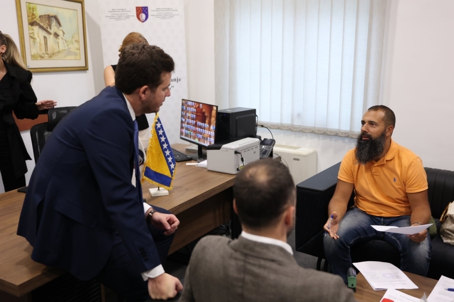 POSAO ZA 163 GRAĐANINA: Služba za zapošljavanje KS potpisala ugovore s poslodavcima, premijer Nihad Uk najavio nova ulaganja