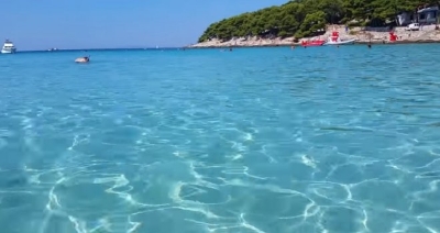Šokantna devastacija obale na hrvatskom otoku, pogledajte šta je čovjek stavio na plažu! Načelnik tvrdi: 'Nisam vidio'