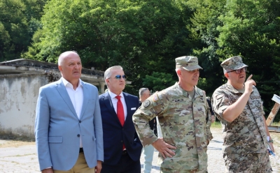 Ministar odbrane BiH Zukan Helez i komandant NATO štaba u BiH James C. Fowler posjetili Pretis