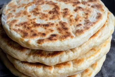 Turski hljeb od 500 g brašna i tri kašike jogurta: Tijesto mora biti ljepljivo, a peče se u tavi