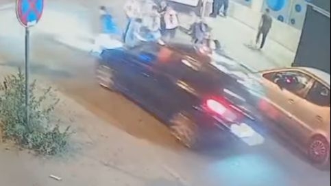 Video/ Uznemirujući snimak: Automobilom uletio u grupu djece i pobjegao