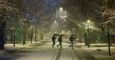 Sunčani dani odlaze, stiže nam pravo jesenje sivilo: Oblačno i tmurno vrijeme, rosulja, kiša i – snijeg