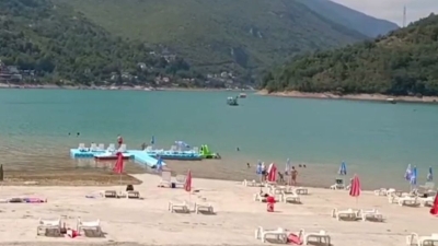 Video / Brojni gosti na Jablaničkom jezeru u Ostrošcu: Kampovi su puni, miriše roštilj i plove splavovi