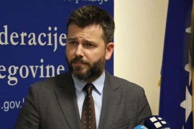 ZUHRIĆ O UHLJEBLJAVANJIMA U UKOVOM KABINETU: 'Premijer smatra da ima pravo zapošljavati supruge stranačkih kolega, a da mediji moraju šutjeti'