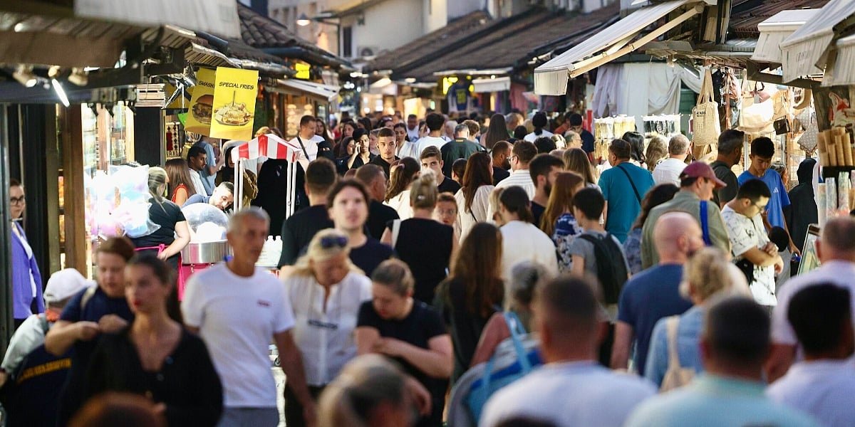U Sarajevu skoro da nema slobodnog kreveta: Pomama za smještajem uoči koncerata Dine Merlina, dobitnici će biti brojni sektori