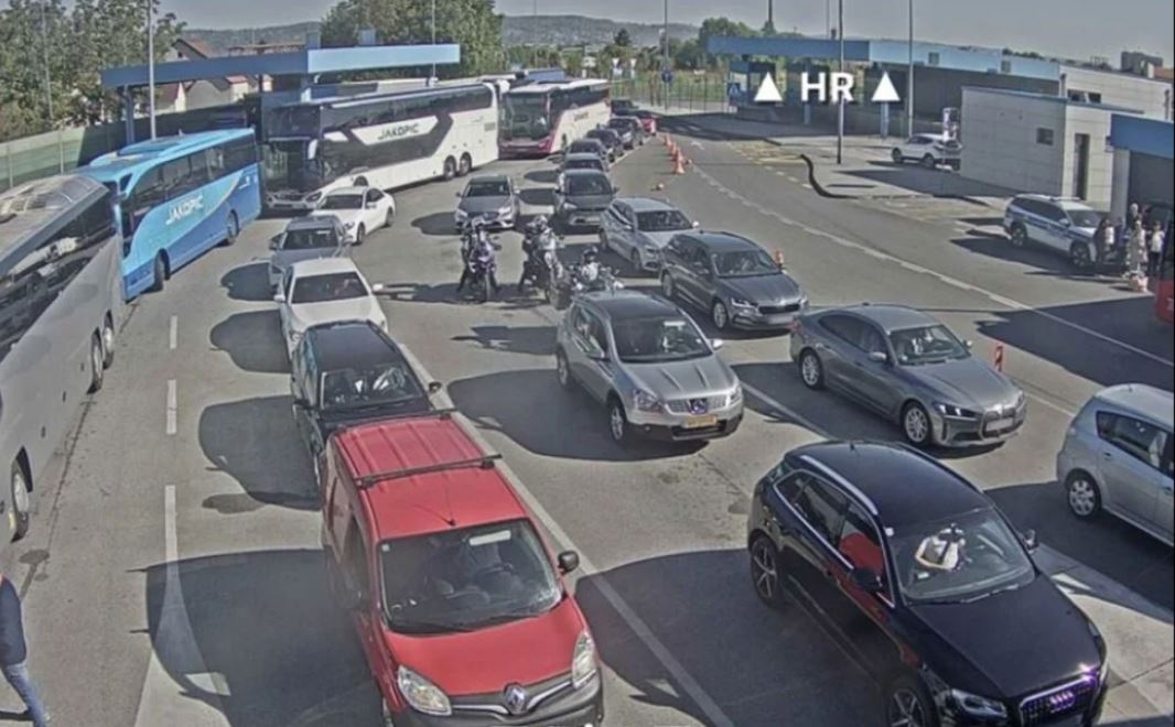 Kolaps na graničnim prelazima širom BiH: Neki putnici čekali i cijelu noć