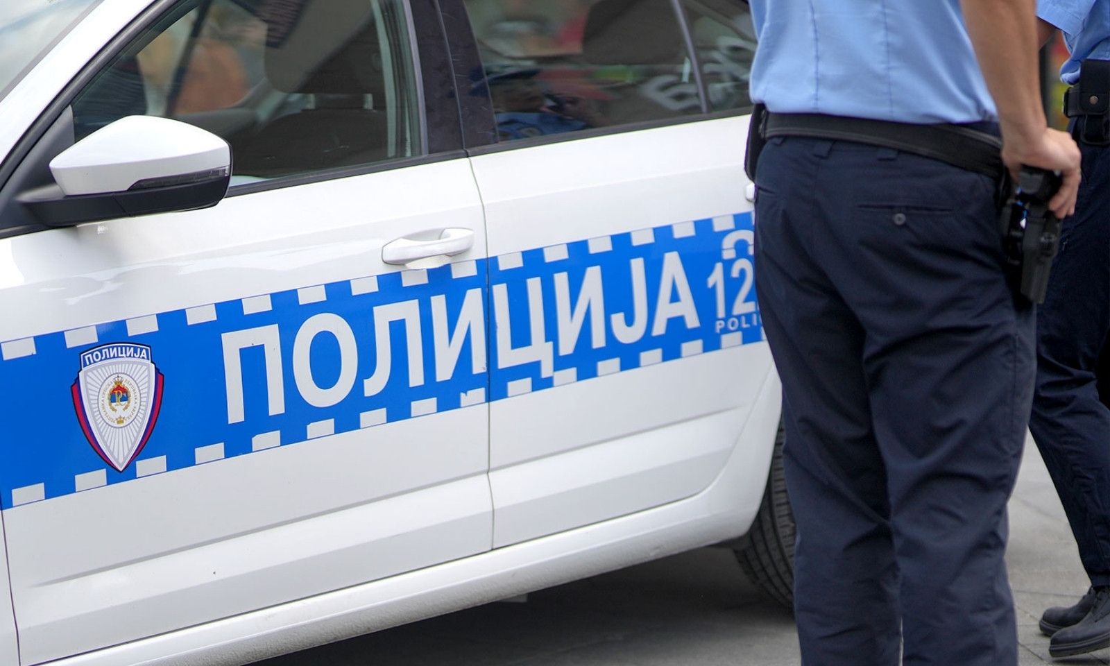 Maloljetnik pravio probleme u stanici: Oštetio vrata i povrijedio policajca