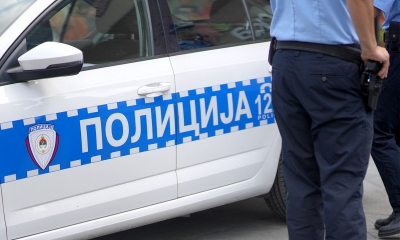 Maloljetnik pravio probleme u stanici: Oštetio vrata i povrijedio policajca