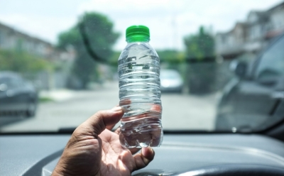 Postoji razlog: Nikada nemojte piti vodu iz plastične boce ostavljene u automobilu