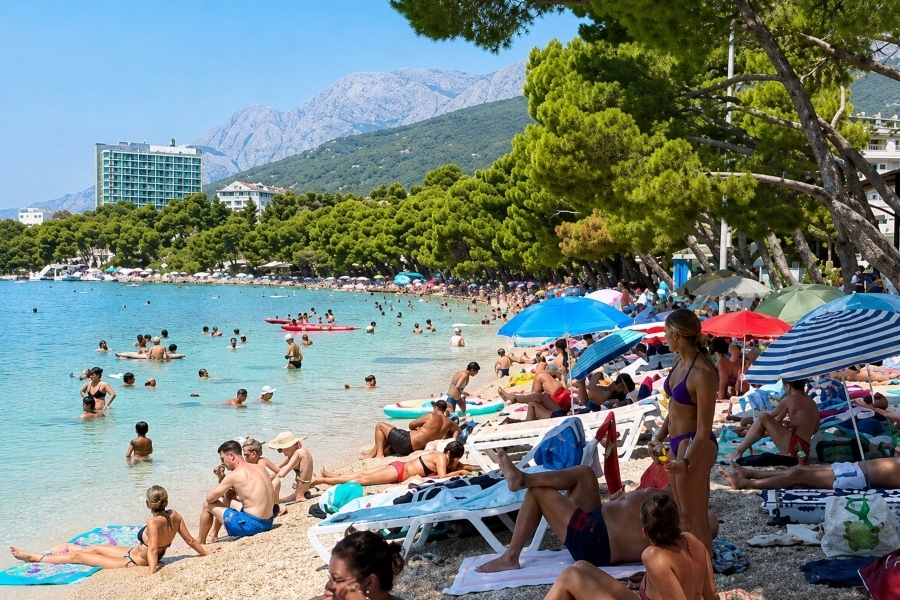 PLAŽE U MAKARSKOJ PREPLAVLJENE: Prizori s obale obišli društvene mreže (VIDEO)