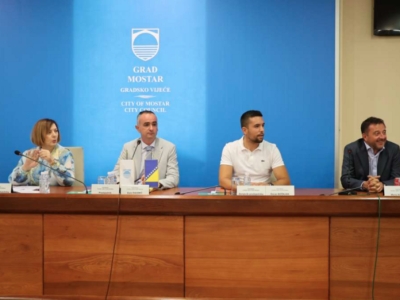 HAOS I BLOKADA U MOSTARU: Dvosatna rasprava, neodržana sjednica, prozivke, napuštanja sale...