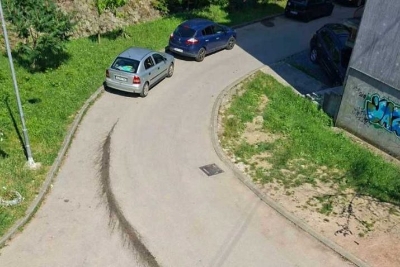 Mještani jedne banjalučke ulice četiri godine se žale na kamion “Čistoće” (Foto)