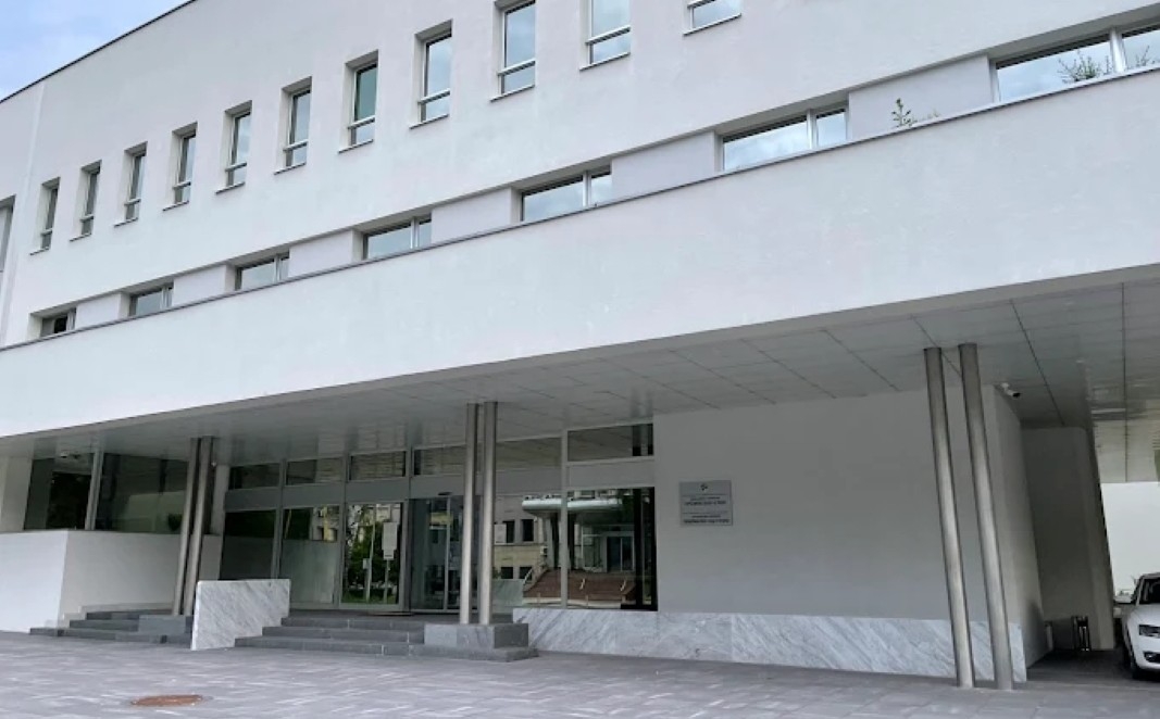 Tuzlanka završila u pritvoru zbog prodaje droge maloljetnicima: U stanu uzgajala kanabis