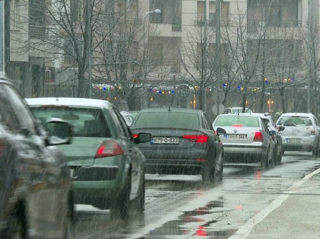 Vozači oprez: Vlažni kolovozi, opasnost od odrona u usjecima