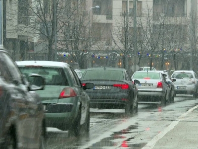 Vozači oprez: Vlažni kolovozi, opasnost od odrona u usjecima