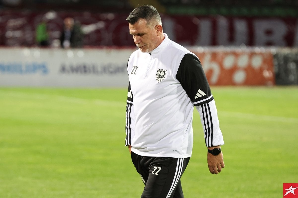 Zoran Zekić krenuo dati izjavu, a zatim je uslijedilo sramotno skandiranje navijača Širokog Brijega!