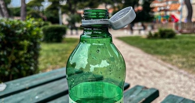 Koristimo ih i mjesecima: Evo koliko zapravo smijete piti vodu iz iste plastične boce