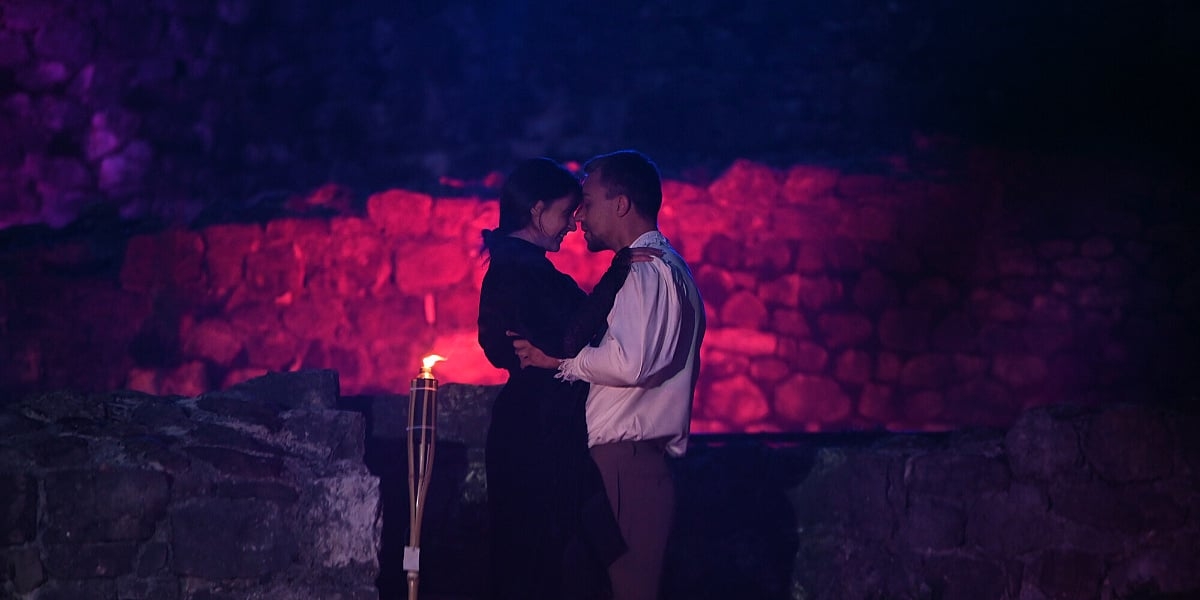 Predstava "Posljednja večera", koja donosi priču o teškom životu bosanske kraljice Katarine, izvedena na dvoru u Kraljevoj Sutjesci